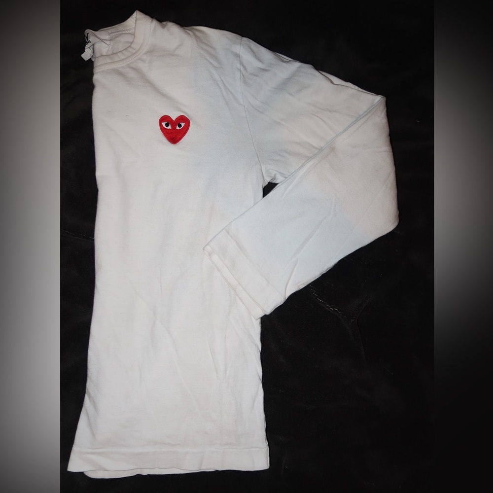 White, long sleeve shirt w/the red heart ♥️